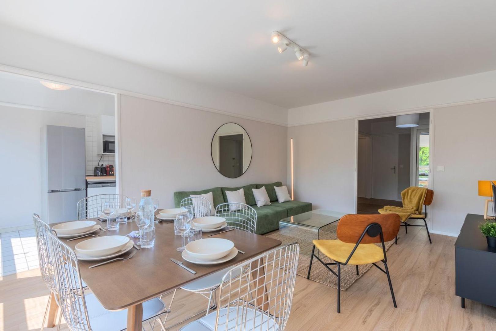 Spacious 3 Bedroom Apartment & Private Parking! Ламберсар Экстерьер фото